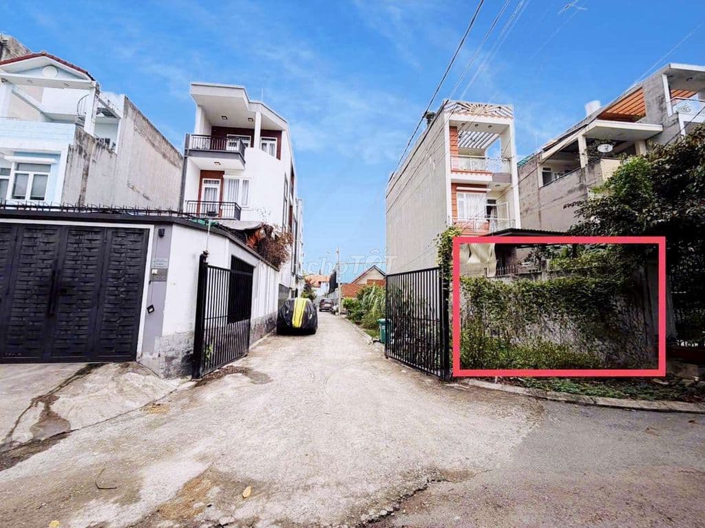 LÔ GÓC HẺM XE TẢI CẠNH VẠN PHÚC CITY