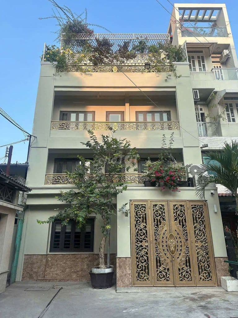 Nhà hẻm to gần Trần Hưng Đạo q5