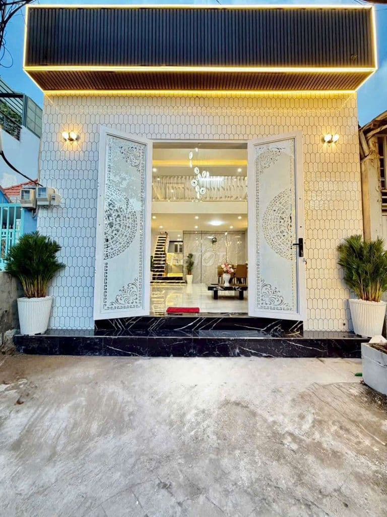 BÁN NHÀ MẶT TIỀN KINH DOANH XE TẢI LỚN