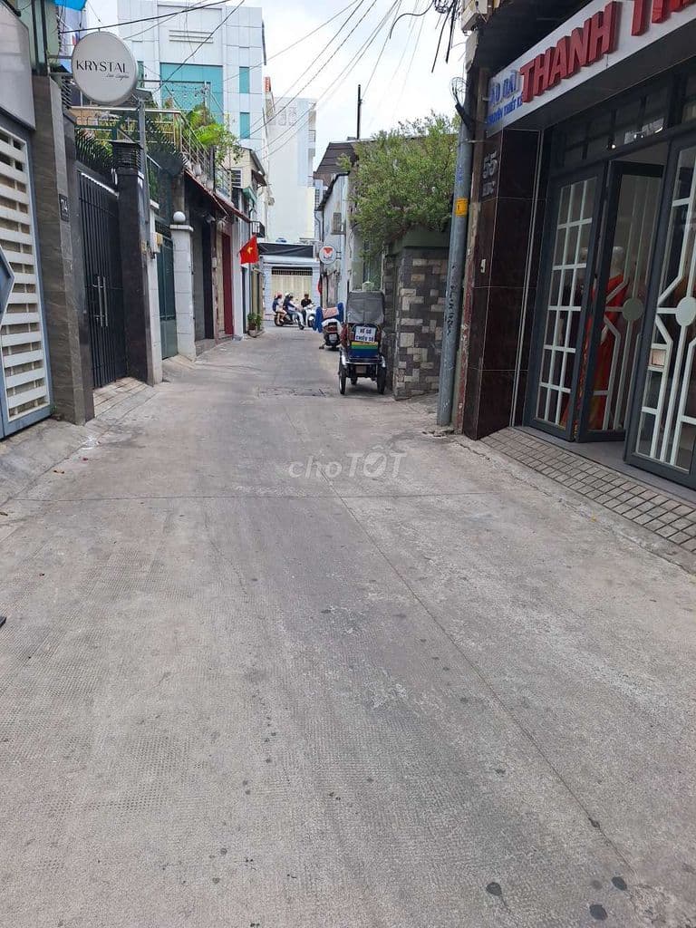 nhà bán đg.cmt8.p5.tân bình