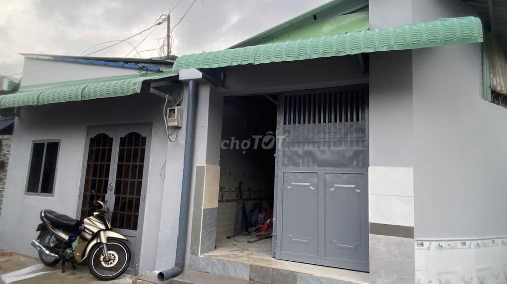 Bán gấp nhà 2 căn. Đang cho thuê 7tr/t. Ngay công viên Tân Thới Nhì.