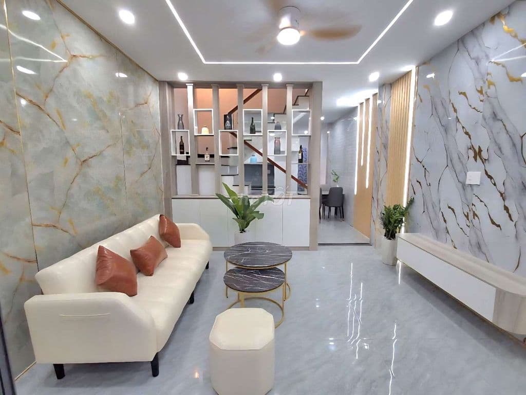 Nhà 4x16m 2 tầng gần chợ Cầu ô tô vào tận cửa Đông Hưng Thuận