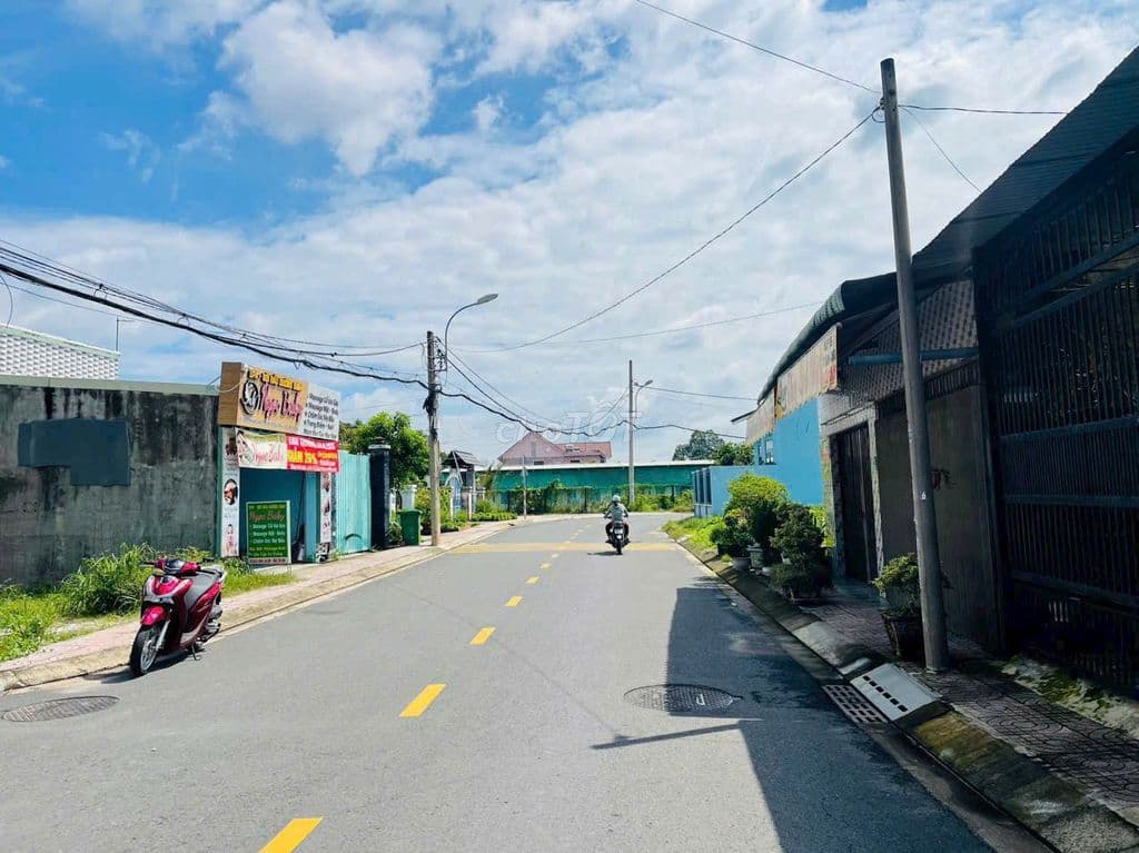 CẦN BÁN GẤP LÔ ĐẤT NGAY CẦU VƯỢT CỦ CHI 550TR/173M2 - Ảnh 2