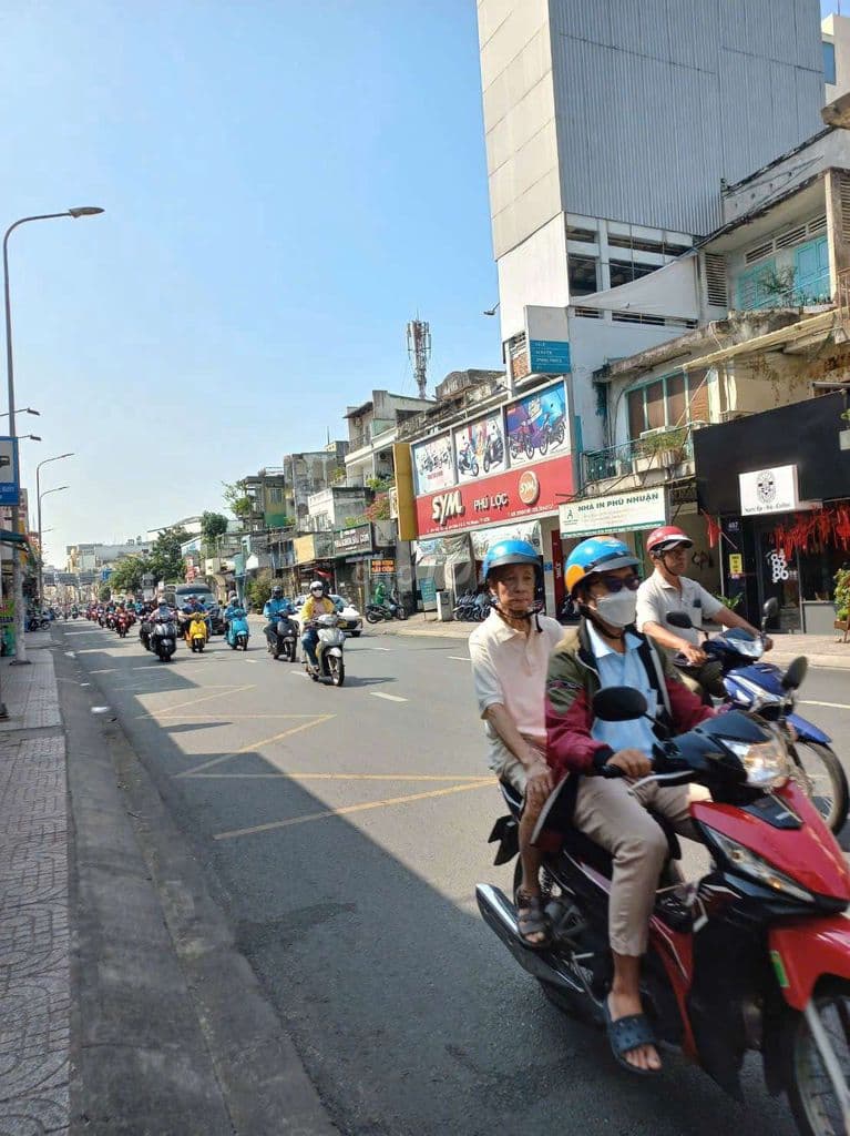 HXH đổ cửa sát Mặt Tiền Tô Hiến Thành Q10, thích hợp làm CHDV giử tiền