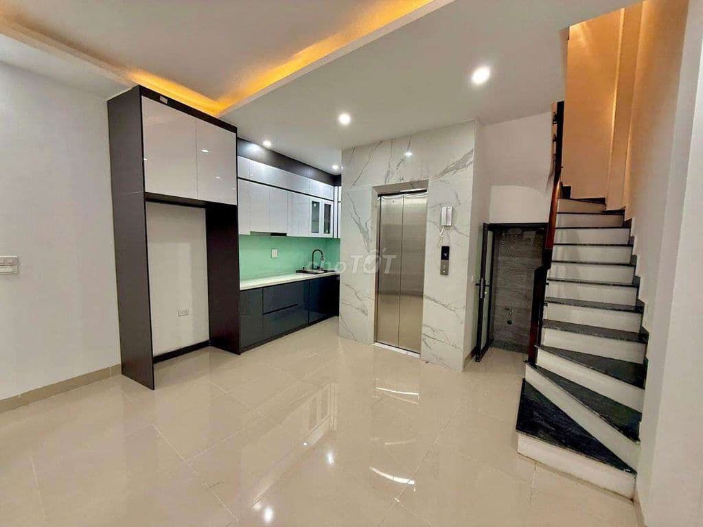Nhà đẹp Đội Cấn, ngõ thông, xây mới, thang máy, full đồ, ở luôn - Ảnh 3
