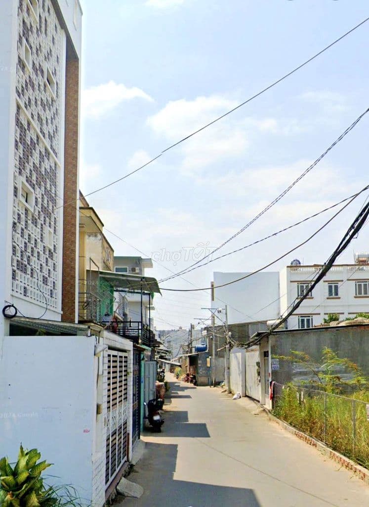 Nhà bán dt 4,5x22 cấp 4 tiện xây mới