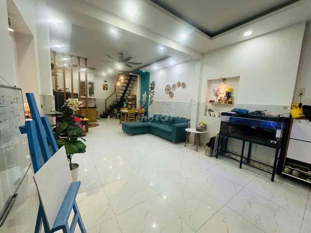 CHỈ 3.55 TỶ – NHÀ 2 TẦNG HẺM XE HƠI NGAY CHỢ HIỆP THÀNH, DỌN VÀO Ở NGA