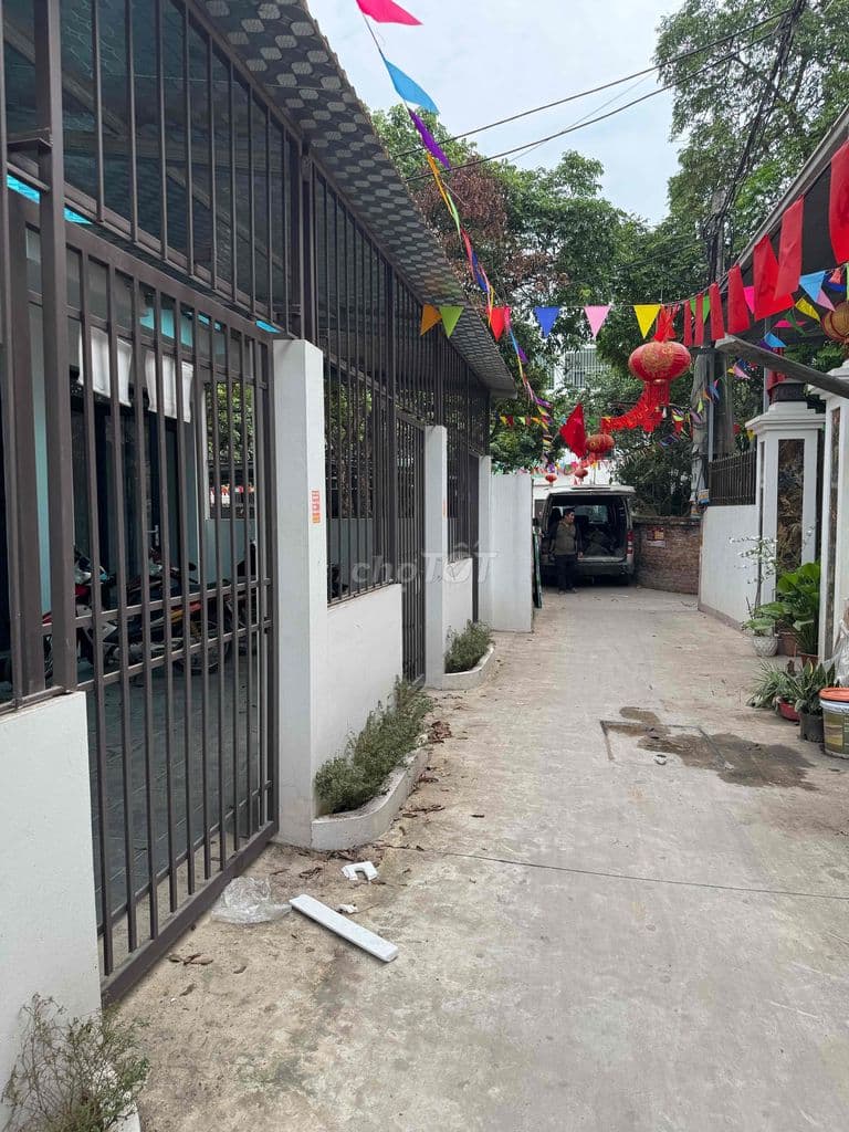 BÁN NHÀ PHƯỢNG ĐỒNG, PHỤNG CHÂU - 49,5M2 SÂN CỔNG NGÕ Ô TÔ