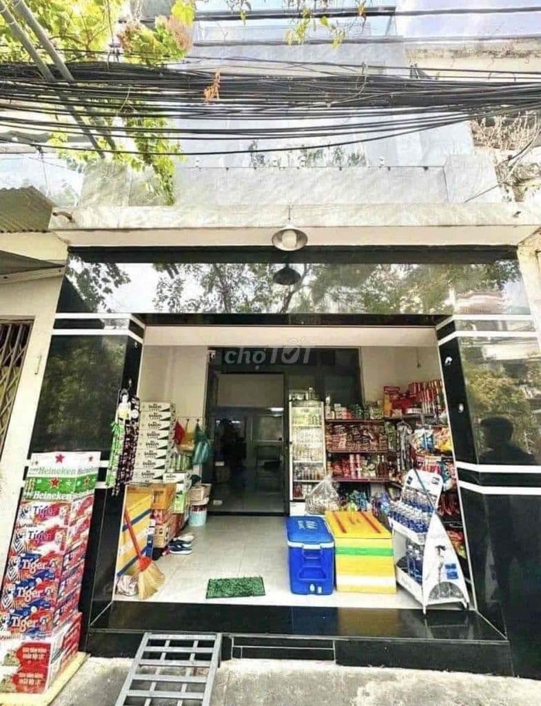 Nhà mặt tiền kinh doanh giá 900tr , hiện đang cho thuê 12tr/ tháng .