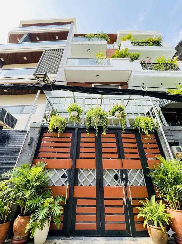 4 Tầng, 20m ra MT Dương Quảng Hàm, Ôtô đỗ cửa, 4PN, Giáp BT PN