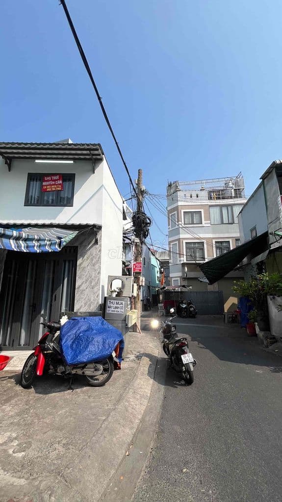 bán nhà mặt tiền mới 100% đường lạc long quân p3Q11 ngay đầm sen