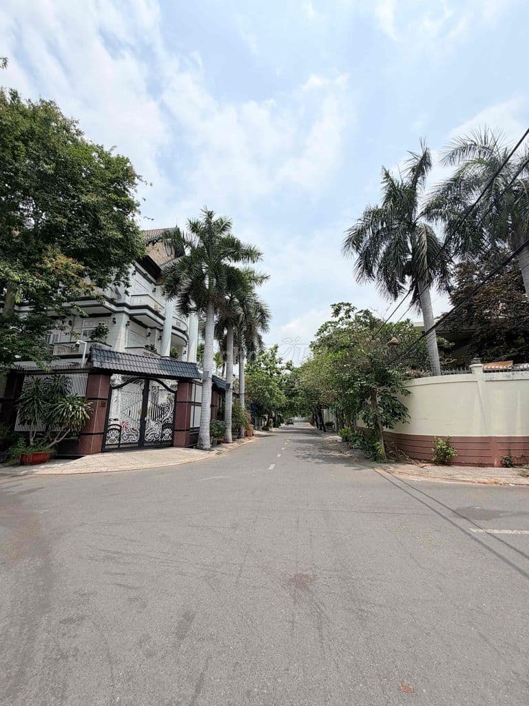 BÁN LÔ BIỆT THỰ 2 MẶT TIỀN Ngay Vạn Phúc ( 15x30) GẦN CÔNG VIÊN