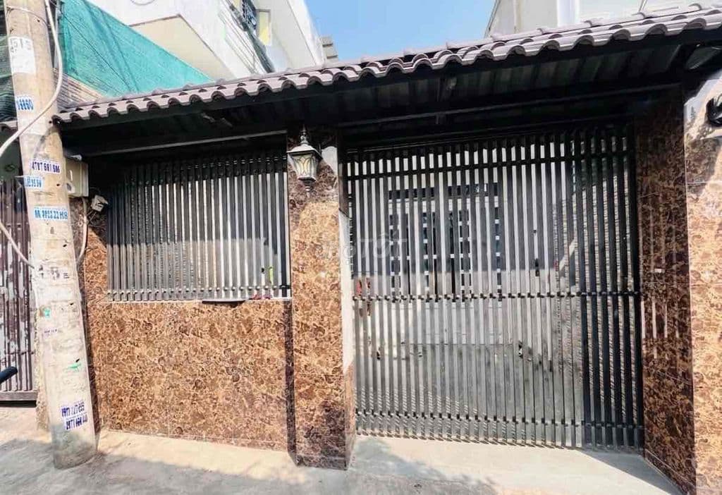 NHÀ ĐẸP GIÁ TỐT 4,3TỶ CHO 106M2(5x21) NGAy Đ.S6 SÁT PHẠM VĂN ĐỒNG