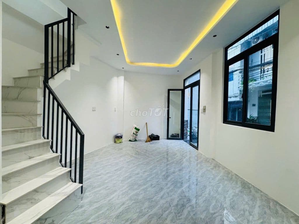 BÁN NHÀ HẺM TO 1 TRỤC THẲNG GIÁP QUẬN 1, KHU CẦU NGUYỄN VĂN CỪ