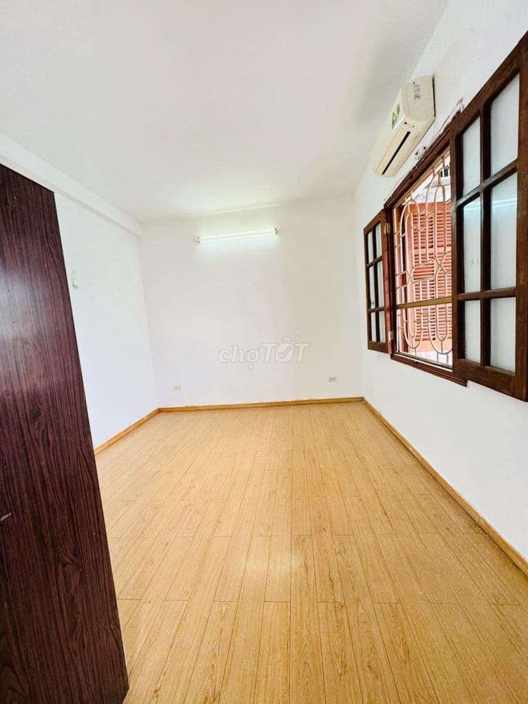 Hơn 4 tỷ Chung cư Láng Hạ, lô góc 75m 3PN, mặt phố ô tô đỗ cửa, SĐCC - Ảnh 3