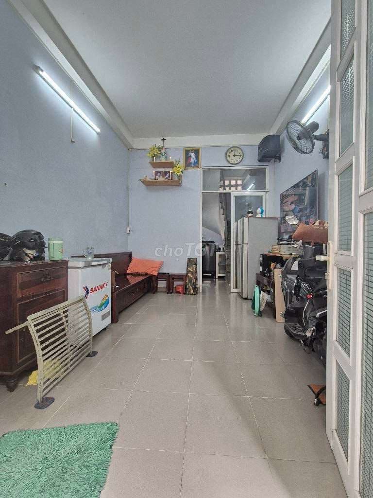 Bán nhà 2 tầng Trần Bình Trọng - 24m² - nhỉnh 3 tỷ
