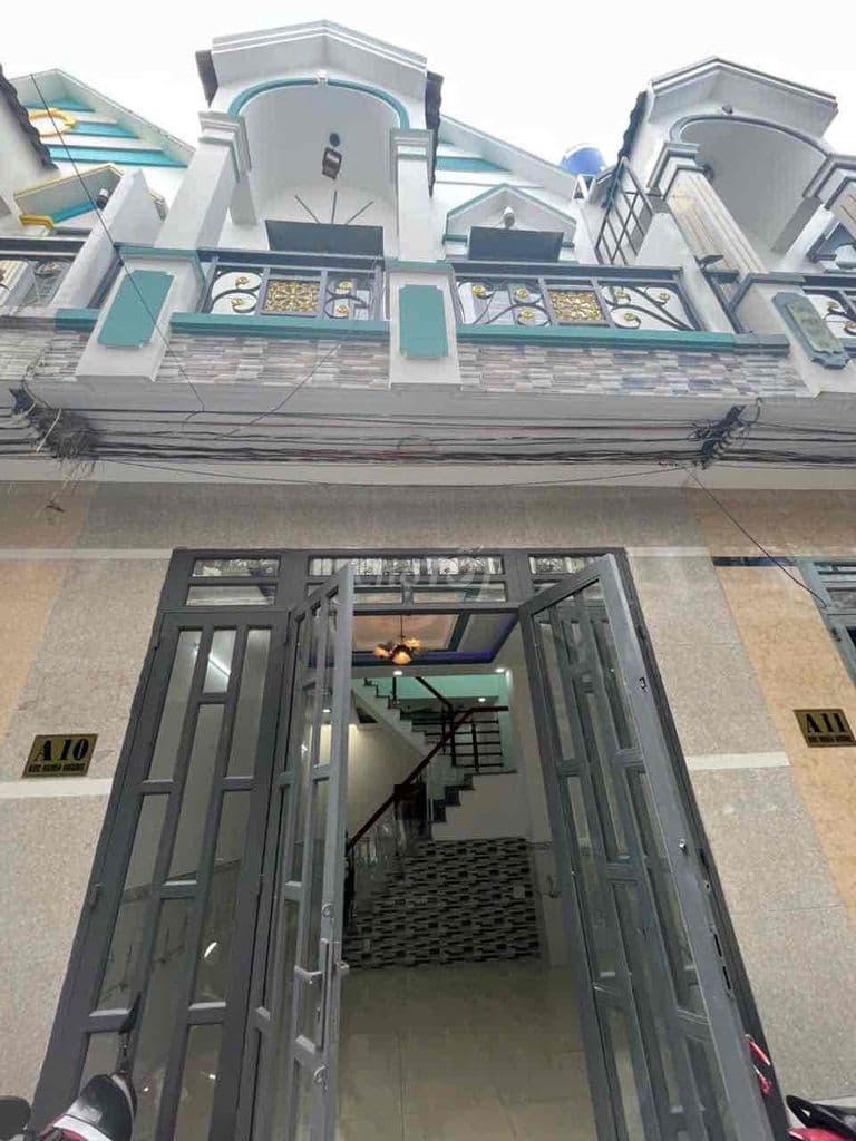 NHÀ GẦN NGÃ BA GIỒNG GIÁ 425TR NGANG4 DÀI 10