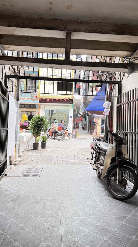 Bán căn hô khu Quân đội - tầng 1,2 Nguyễn Sơn - Ảnh 3