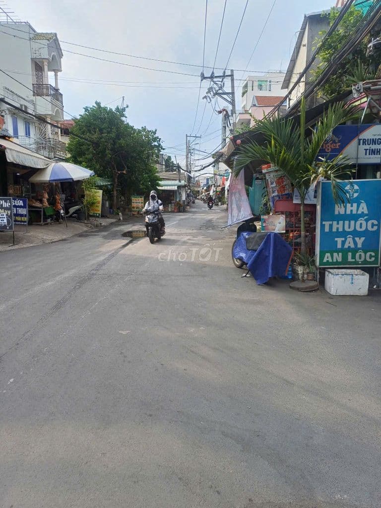 BIỆT THỰ ĐƯỜNG NGUYỄN VĂN QUỲ, Q7. DT 246M2 - GIÁ CHỈ 16 TY