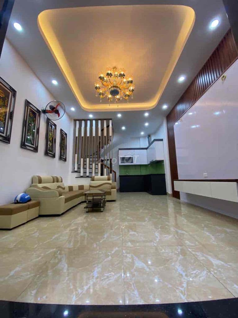 Bán nhà Hoàng Cầu, ngõ nông, thông các ngả, mới đẹp, ở ngay, 40mx5T