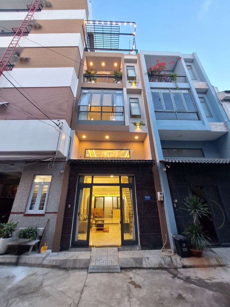 Nhà Ngã Tư Ga quận 12. Hẻm 2 xe hơi tránh nhau.