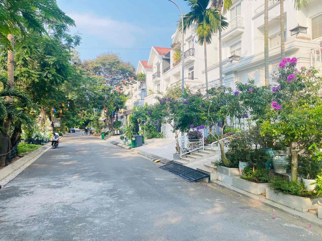 BÁN BIỆT THỰ 153m2 SÁT NGUYỄN VĂN LINH BÌNH CHÁNH - 3 TẦNG - 4PN. - Ảnh 2