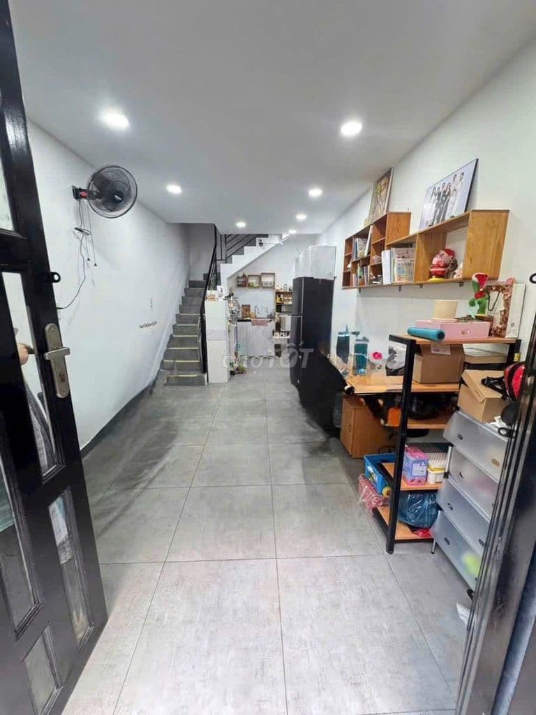 Bán nhà đẹp đường Lạc Long Quân, đối diện Đầm Sen, Quận 11, giá 4ti35