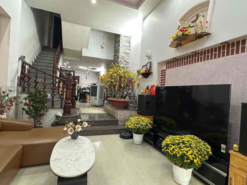 Nhà đẹp- chính chủ ( có thương lượng )