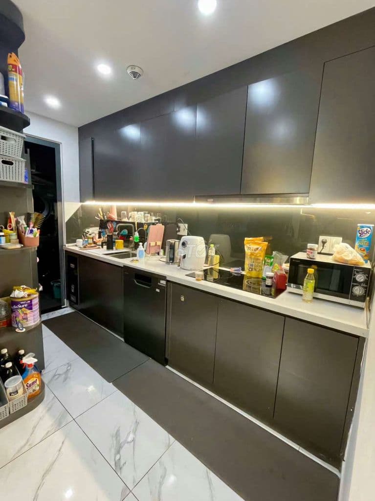 Mình cần bán căn 3PN tặng full nội thất cao cấp, có thể nhận nhà ngay