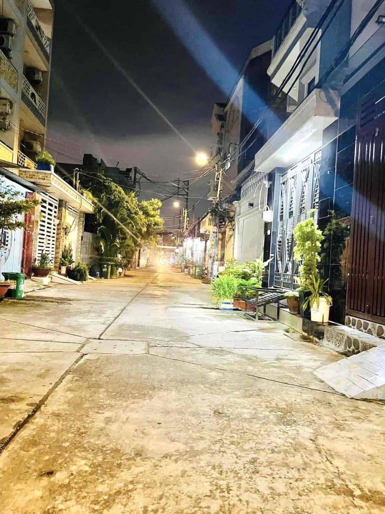 Gấp Bán - Hẻm 8M - 90m2 / 6m x 15m / 4PN - Chỉ 6.x Ty