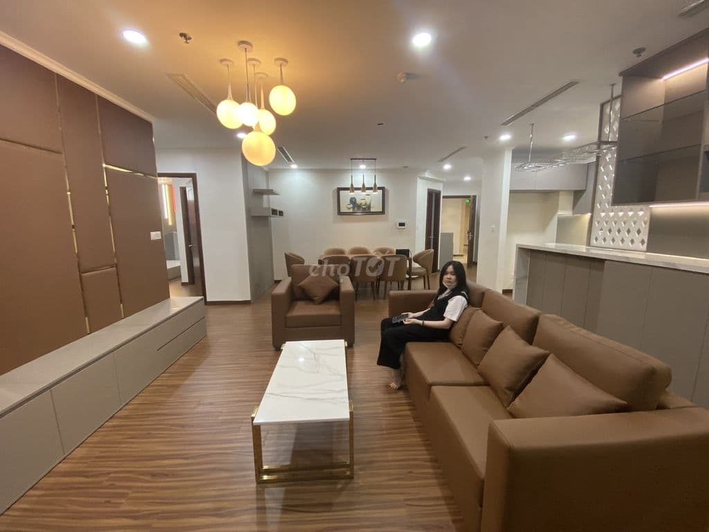 Bán căn hộ 3PN Vinhomes Central Park 128m2 nội thất cao cấp sổ hồng