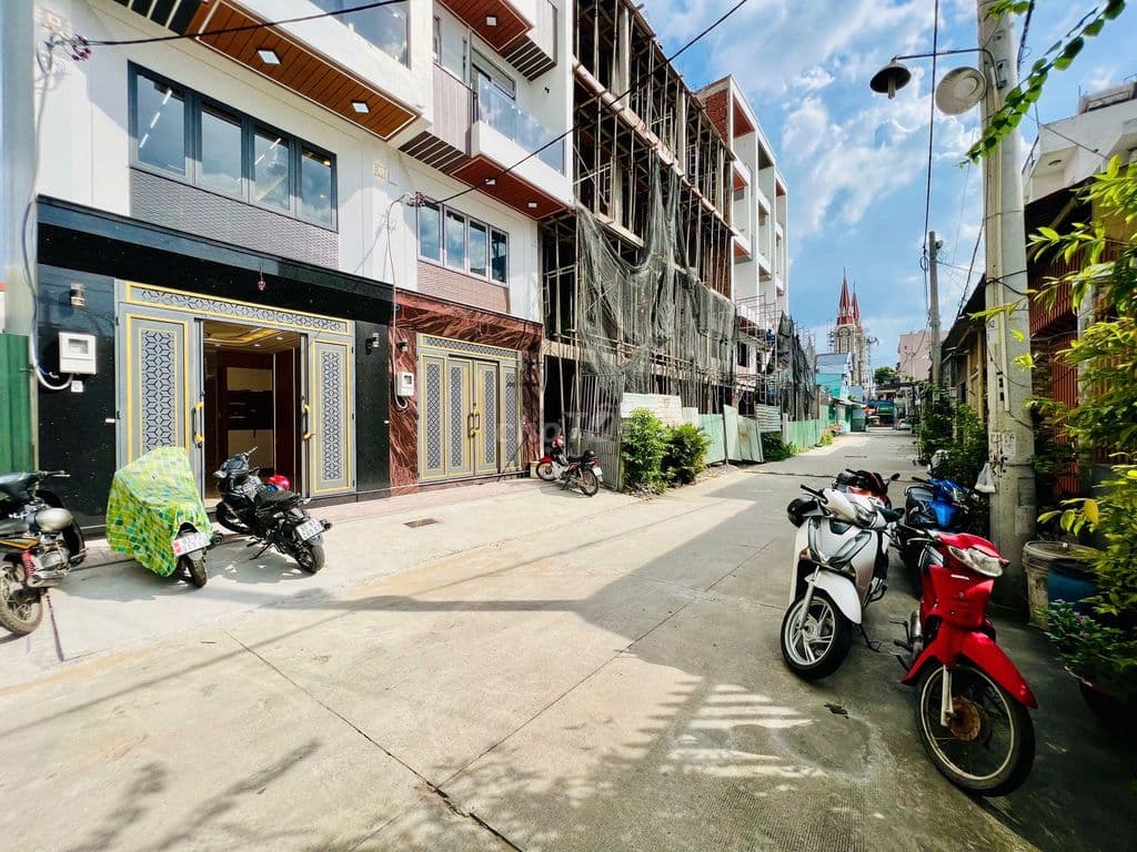 Siêu Phẩm Lê Trọng Tấn- 4m*20m Đúc 4,5 tấm- Hẻm 10m- Thang Máy 450kg - Ảnh 2