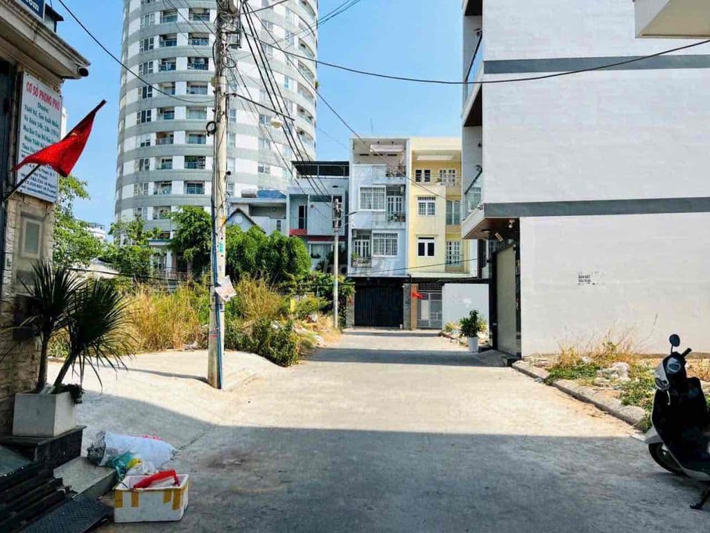 ĐẤT VỊ TRÍ ĐẸP - XÂY DỰNG 5 TẦNG - ĐƯỜNG THÔNG 8M 1365 HUỲNH TẤN PHÁT - Ảnh 2