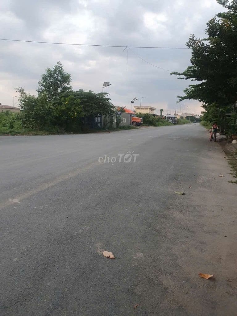 Bán gấp! Lô nền đất tái định cư Long Sơn, phường Long Bình, Tp.Thủ Đức