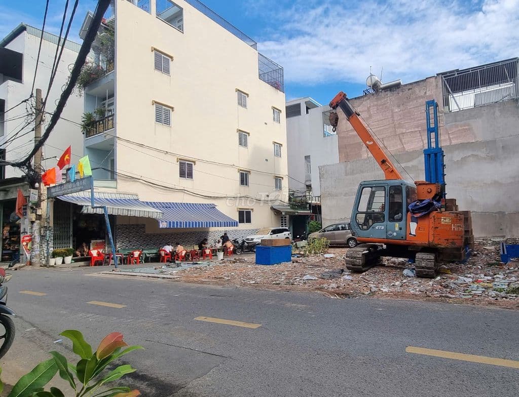 Bán đất lô góc mặt tiền đường