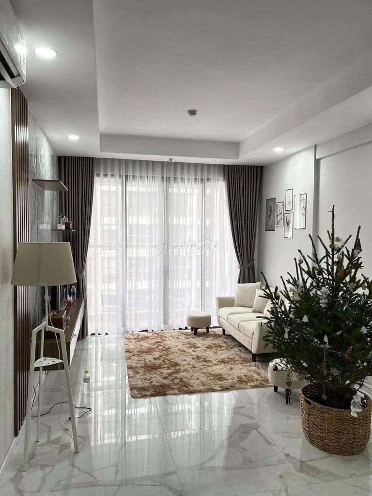 Bán gấp Căn hộ 74m2, MT Phạm Văn Đồng, View Landmark 81, Tặng nội thất