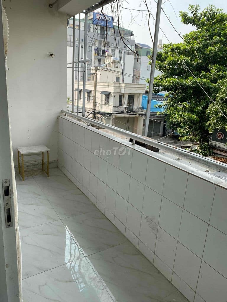 Chung cư sổ hồng riêng lâu dài. Lầu 1 thang bộ. DT 58m2 - Ảnh 3