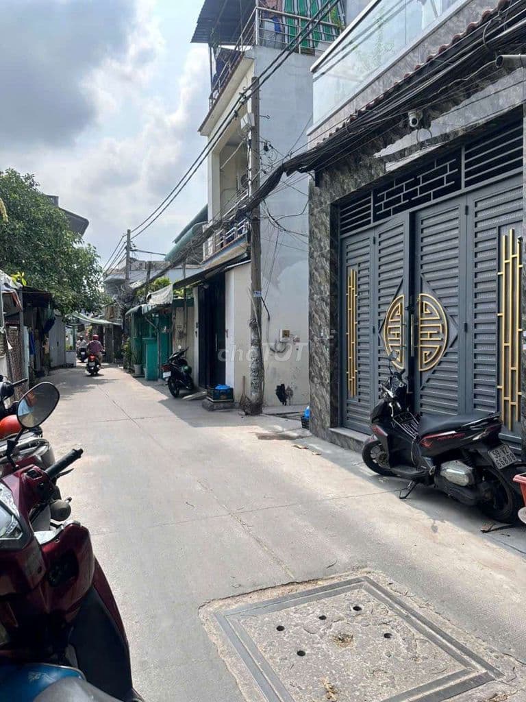 hưng phú còn xót 1 căn ngan 4m mà 3 tầng chỉ 3ty980