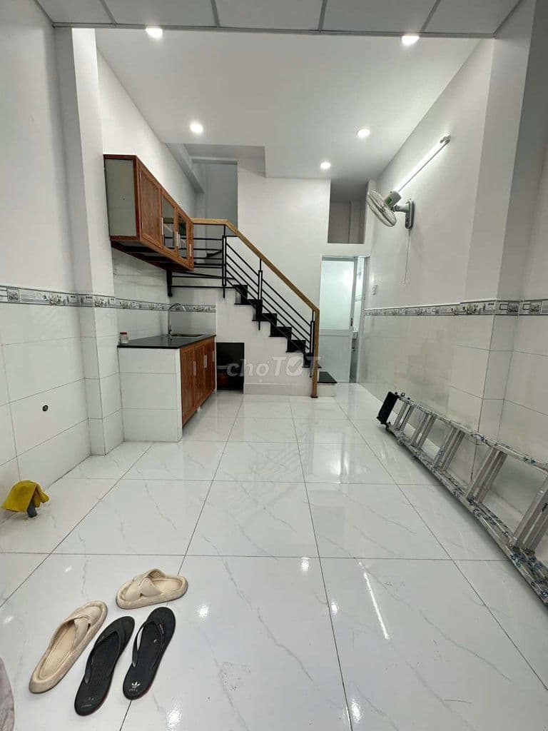 Căn nhà nhỏ hẻm xe hơi còn mới như hình - Ảnh 2