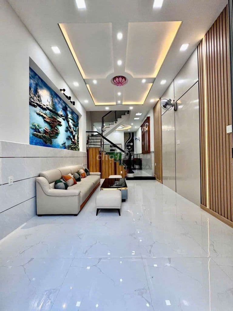 Bán nhà mặt tiền 68m2 3 lầu 7.95 tỷ