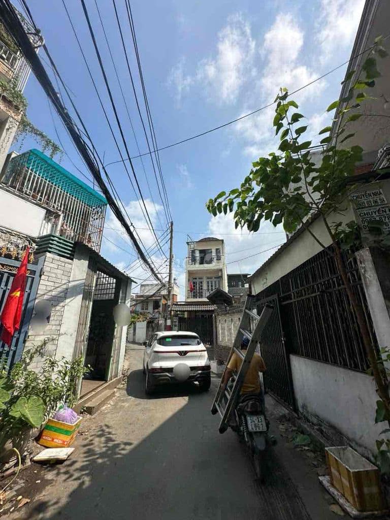 Ngon nhất Phước Bình nhà 2 lầu 2pn hẻm xe hơi 35m2 sổ riêng 3 tỷ 5 tl - Ảnh 3