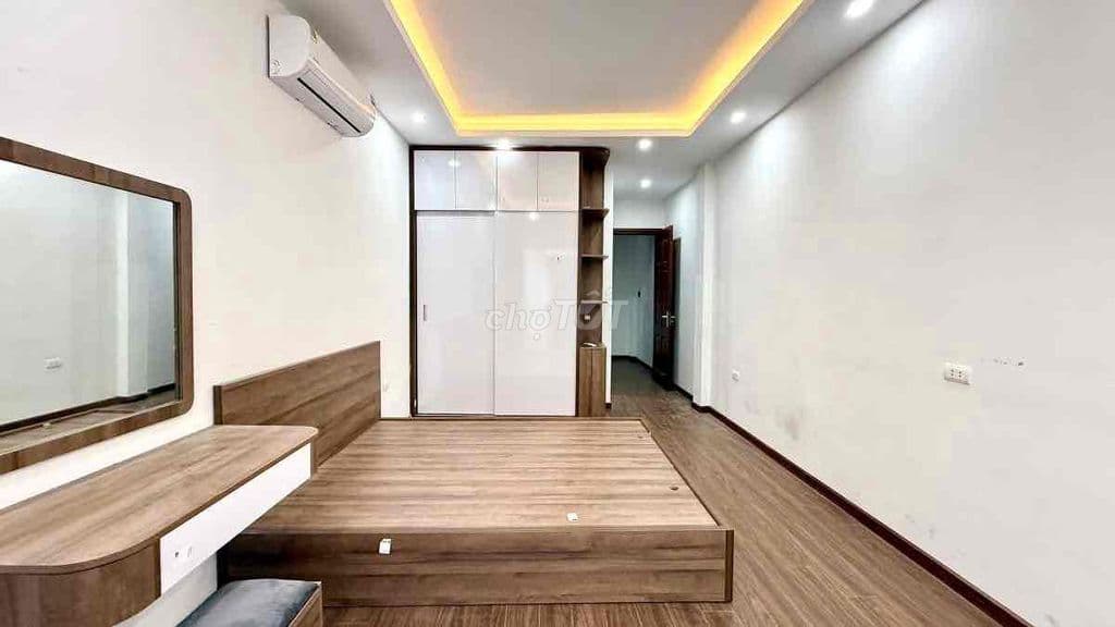 Nhà đẹp ở luôn, 30m, 5 tầng, 3 ngủ, ngõ bagac thông , chưa đến 5 tỷ