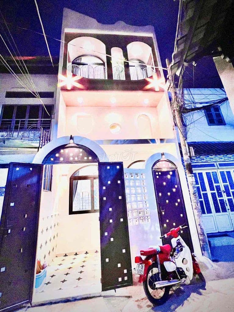 Bán nhà mới xây full nội thất