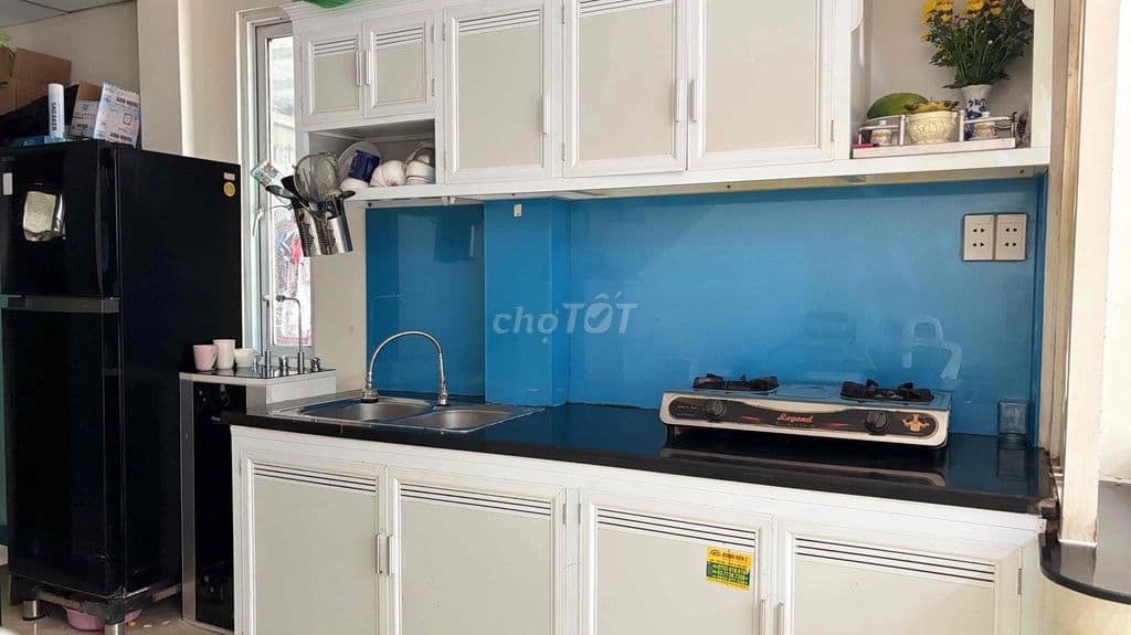 BÁN NHÀ NHỎ XINH CÓ SÂN VƯỜN KẾ BÊN