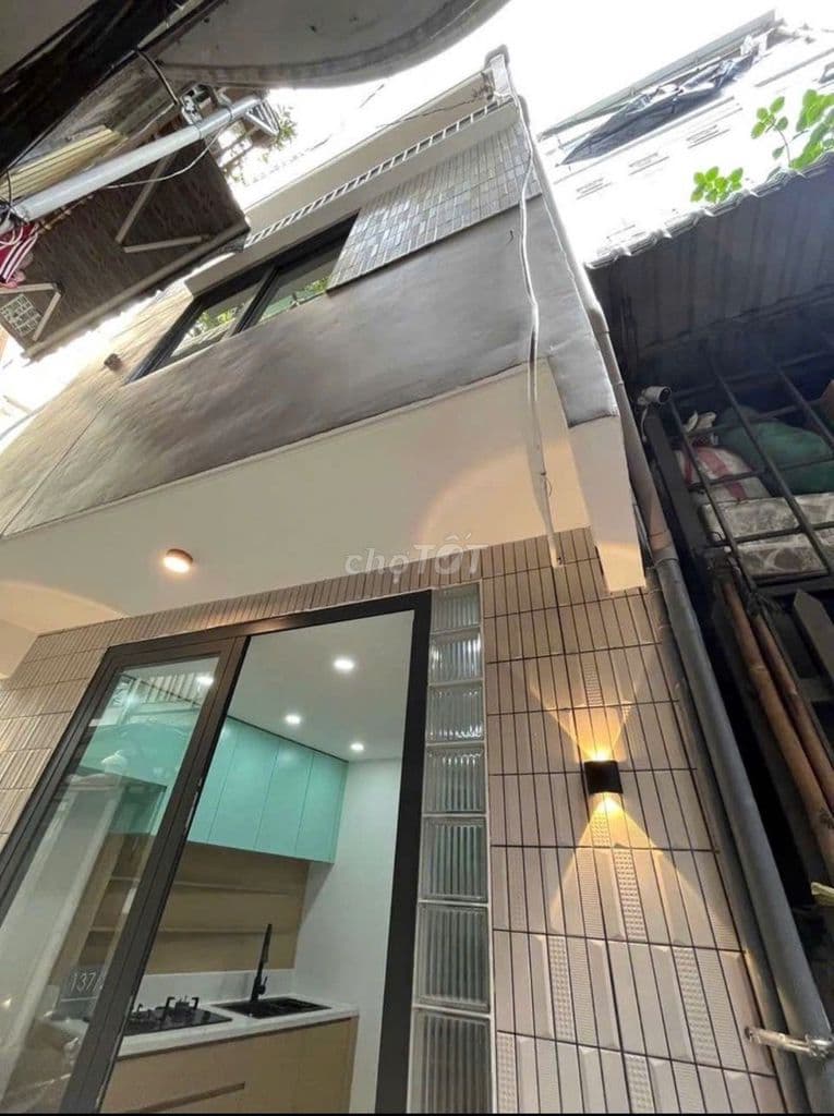 Nhà mới 3 tầng Bến Văn Đồn 2 PN