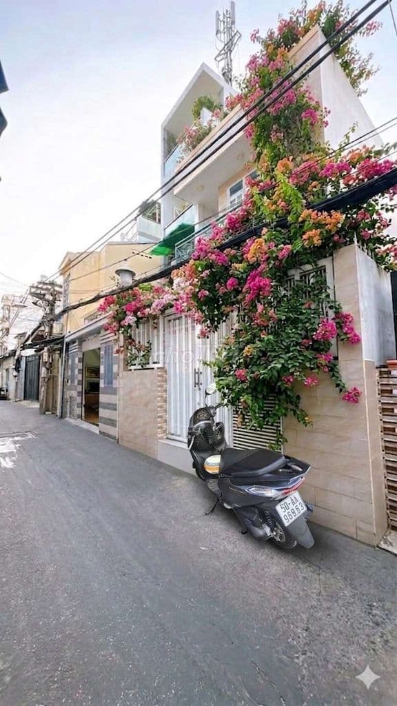 Mua bán nhà quận 4, 85m2 đất, 2 tầng BTCT, khu dân cư, hoàn công sẵn !