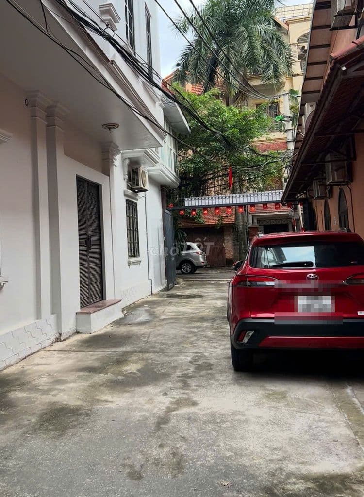 BÁN NHÀ KHU PHÂN LÔ -HOÀNG QUỐC VIỆT, Ô TRÁNH TRƯỚC NHÀ, GẦN PHỐ.