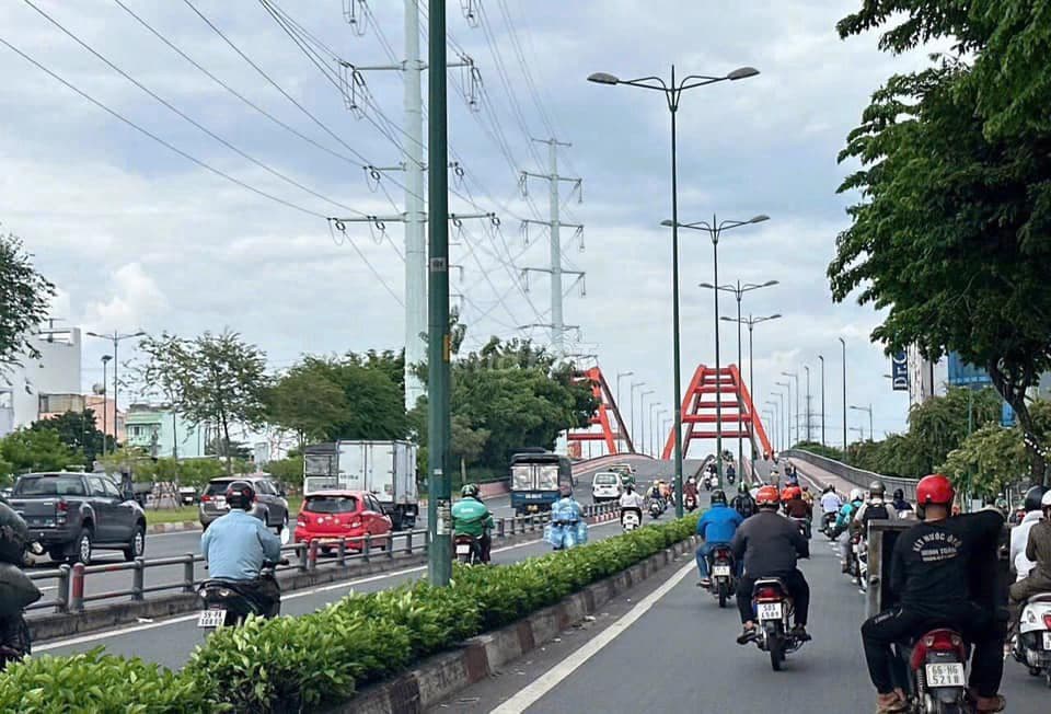 Ngộp! Giảm mạnh 1.1 tỷ - Nhà MT Đặng Thùy Trâm, P. 13, Bình Thạnh. - Ảnh 3