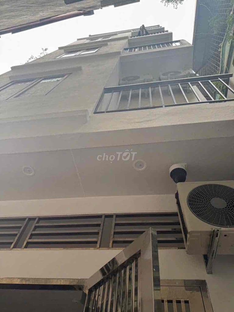 Đường Láng-Nhà dòng tiền- 5 tầng thang máy- DT 60m2-8 phòng- 11.45 tỷ