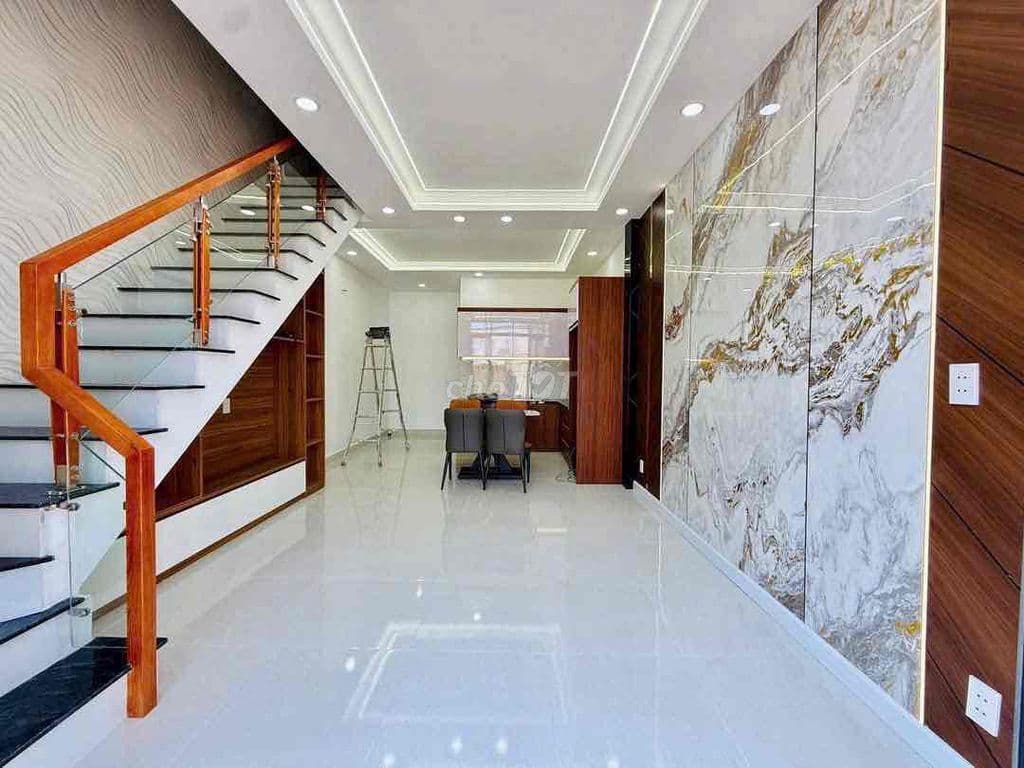 nhà mặt tiền đường thạnh Lộc 41 Q12 1 lầu 2pn 40m 2